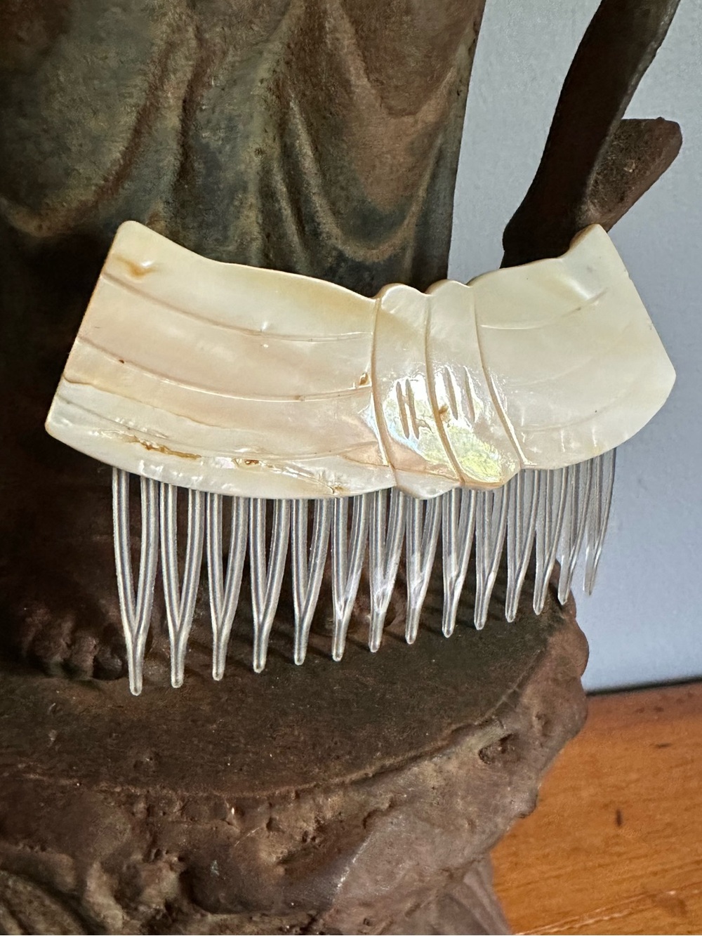 Carved Bow Hair Comb MOP